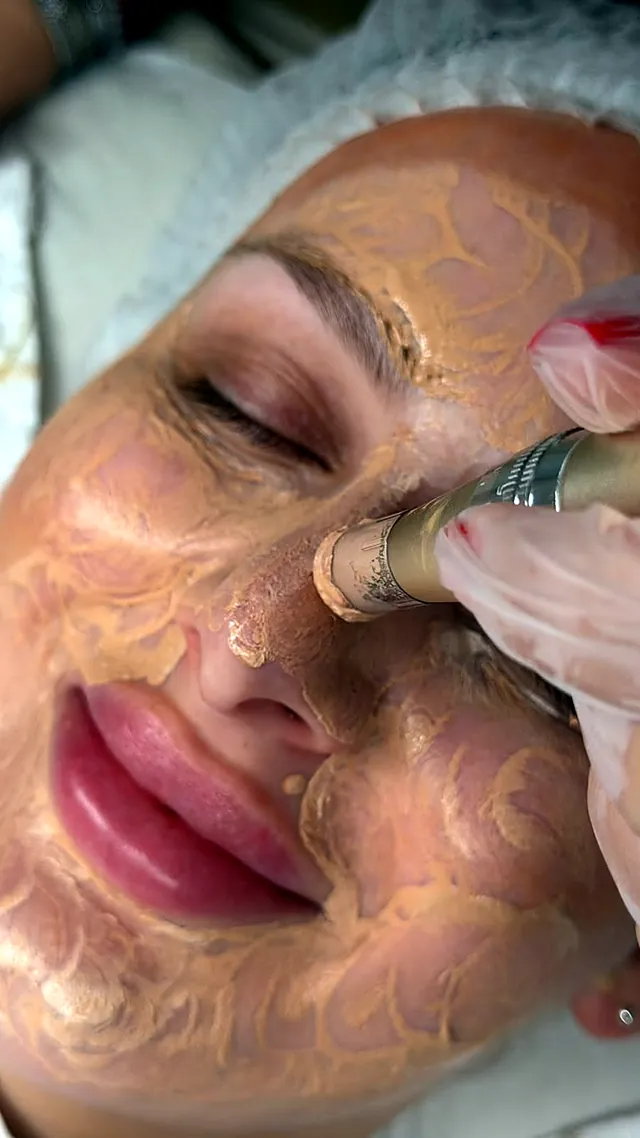 Aqua Glow Facial Behandlung bei Axéra Beauty in Offenbach